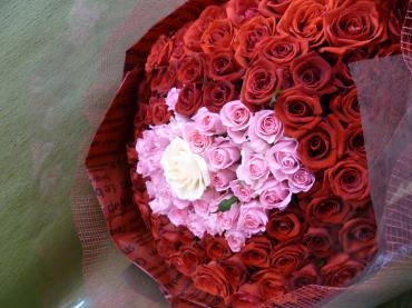 100本のバラの花束・・・・・・・！！！｜「花くめ」　（千葉県市川市の花キューピット加盟店 花屋）のブログ